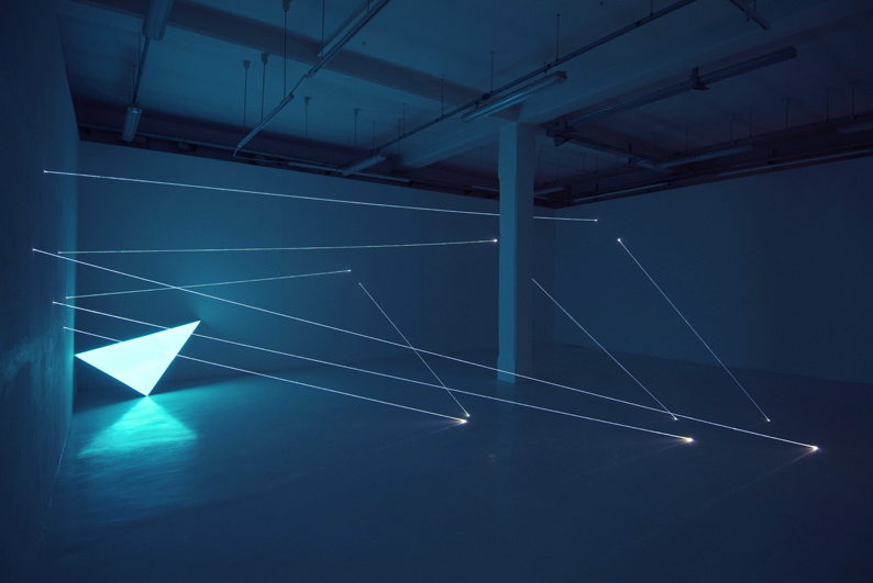 CARLO BERNARDINI, CODICE PROGRESSIVO DELLO SPAZIO 2009, Fibre ottiche e superficie elettroluminescente, mt h 3,60x10x7,5, Velan Centro d’Arte Contemporanea, Torino.
