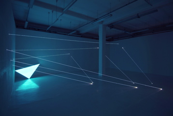 CARLO BERNARDINI, CODICE PROGRESSIVO DELLO SPAZIO 2009, Fibre ottiche e superficie elettroluminescente, mt h 3,60x10x7,5, Velan Centro d’Arte Contemporanea, Torino.