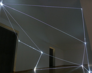 CARLO BERNARDINI, Stati di Illuminazione 2004, fibre ottiche, m h 3x6x15; Milano, Galleria Bruna Soletti. 
