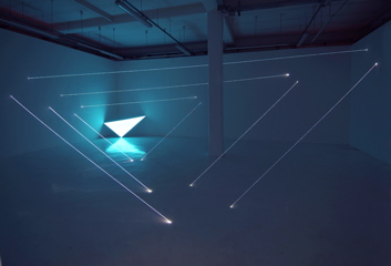 CARLO BERNARDINI, CODICE PROGRESSIVO DELLO SPAZIO 2009, Fibre ottiche e superficie elettroluminescente, mt h 3,60x10x7,5. Velan Centro d’Arte Contemporanea, Torino.