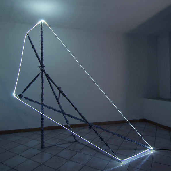 CARLO BERNARDINI, ACCUMULATORE DI LUCE 2007, Alberi a cammes, fibra ottica; mt h 2,30x2,50x1.