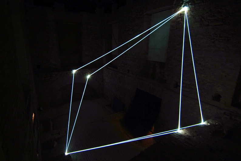 CARLO BERNARDINI, INTERRELAZIONI NELLO SPAZIO 2008, Installazione in fibre ottiche mt h 6x4x10, Rivara (TO) Castello di Rivara.
