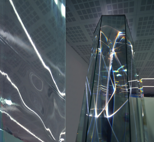 CARLO BERNARDINI, LIGHT WAVES 2008; Prismi in vetro stratificato, fibre ottiche, superficie olf, videoproiezione, audio mt h 3,40x8,50x2, Brindisi, Aeroporto del Salento.