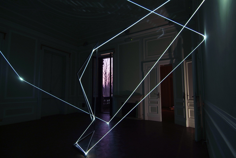 CARLO BERNARDINI, CATALIZZATORE DI LUCE 2008; Sculto:installazione in acciaio inox e fibre ottiche, m h 4,5x8x6. Chiari (Brescia) Villa Mazziotti.