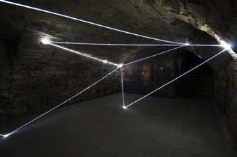 CARLO BERNARDINI, ACCUMULATORE DI LUCE 2008; Installazione ambientale in fibre ottiche, mt h 3x6x4. Triefenstein Homburg (Frankfurt), Kunst in Schloss Homburg.