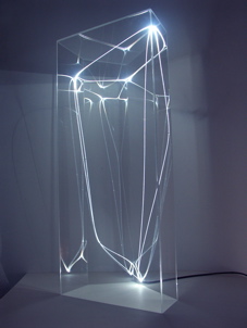 CARLO BERNARDINI, SPAZIO PERMEABILE 2006. Fibre ottiche, plexiglass, cm h 100x40x33.