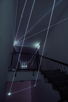 CARLO BERNARDINI, CODICE SPAZIALE 2009, Fibre ottiche, mt h 6x15x3; GAM – Civica Galleria d’Arte Moderna, Gallarate, Varese.
