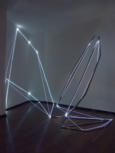 CARLO BERNARDINI, STATI DI ILLUMINAZIONE 2005, fibra ottica e acciaio inox; h mt 3x4x2,5,  Bolzano, Galleria Les Chances de l'Art