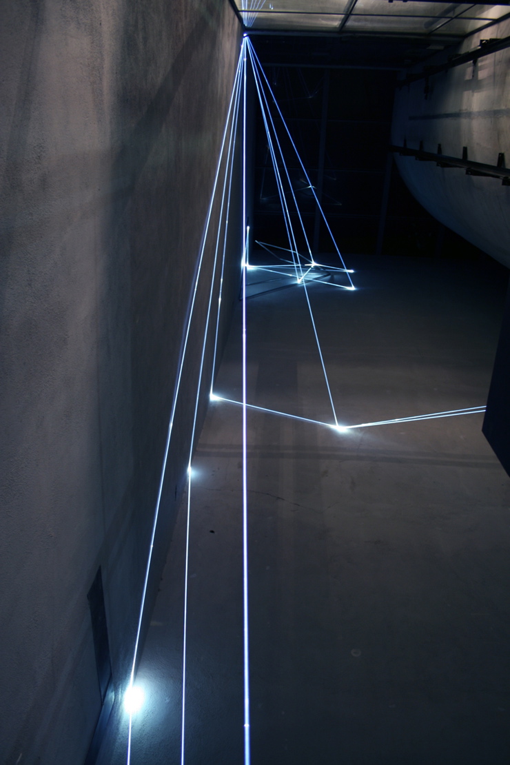 Carlo Bernardini, La Rivincita dell'Angolo 2011, fibre ottiche, acciaio inox, mt h 18x3x4. MACRO Museo d'Arte Contemporanea di Roma.