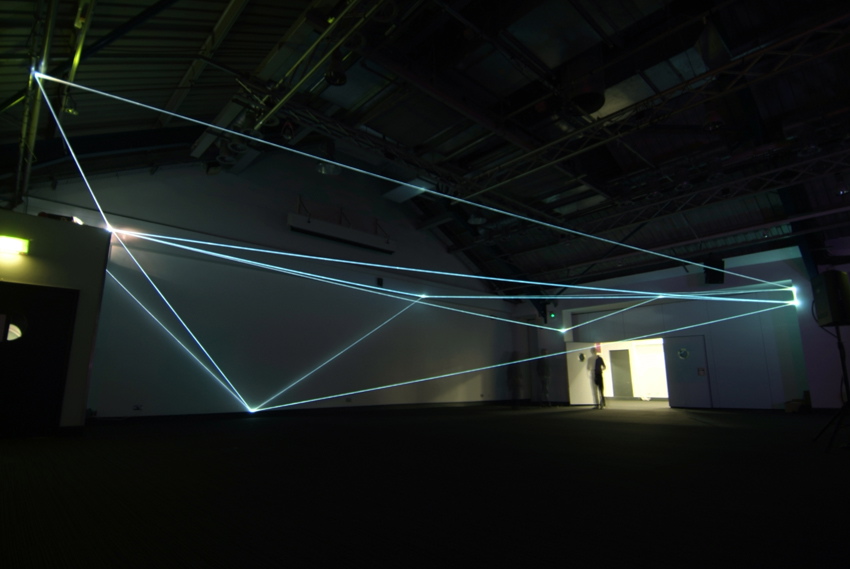 Carlo Bernardini, Drawing of the Vacuum 2011; installazione in fibre ottiche, mt h 5x20x10. Kinetica Art Fair, Prewiew - The Arc Show, Business Design Centre, London.