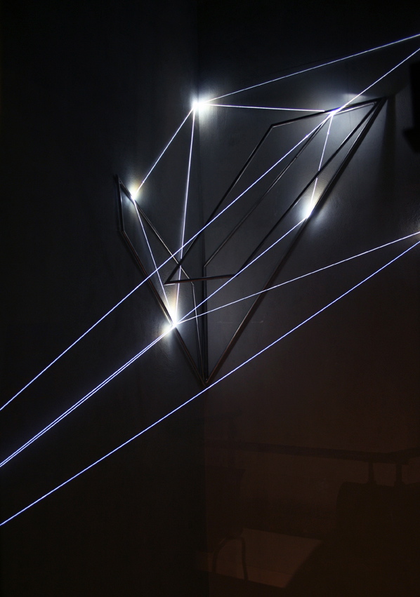 Carlo Bernardini, La Rivincita dell'Angolo 2011, fibre ottiche, acciaio inox (part.) mt h 18x3x4. MACRO Museo d'Arte Contemporanea di Roma.