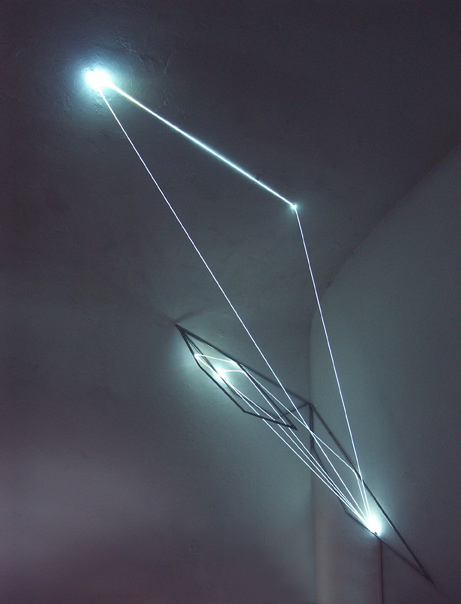 Carlo Bernardini, Codice Progressivo 2010; fibre ottiche, acciaio inox, cm h 200x200x90; Delloro Arte Contemporanea, Roma.