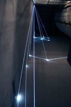 Carlo Bernardini, La Rivincita dell'Angolo 2011, fibre ottiche, acciaio inox, mt h 18x3x4. MACRO Museo d'Arte Contemporanea di Roma.