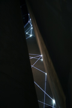 Carlo Bernardini, La Rivincita dell'Angolo 2011; fibre ottiche, acciaio inox, mt h 18x3x4. MACRO Museo d'Arte Contemporanea di Roma.
