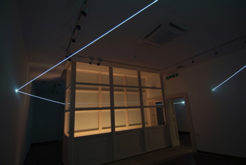 Carlo Bernardini, Cristallizzazione Sospesa 2010; fibra ottica, dimensione ambiente, attraversamento di tre sale. CRAA, Centro Ricerca Arte Attuale, Villa Giulia, Verbania.