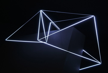 Carlo Bernardini, Orbita Eclittica 2011; bobina Tesla, micro neons da 3 mm di diametro, cm h 100x180x90. Principia - Stanze e sostanze delle arti prossime, Padiglioni Molecolari, Piazza Duomo, Milano.