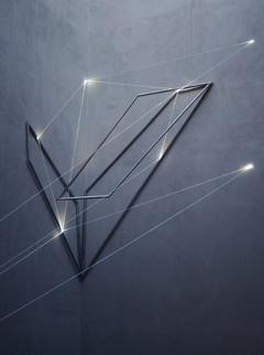 Carlo Bernardini, La Rivincita dell'Angolo 2011; fibre ottiche, acciaio inox (part.) mt h 18x3x4. MACRO Museo d'Arte Contemporanea di Roma.