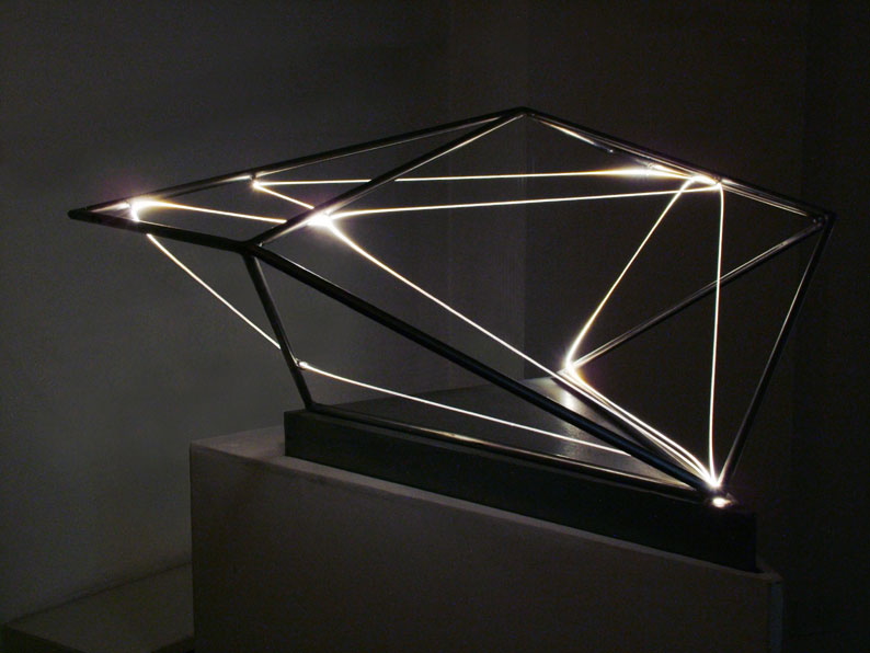 DIVISIONE DELL'UNITA' VISIVA 2001 acciaio inox, fibre ottiche, cm h 50x70x55.