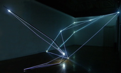 SPAZI PERMEABILI 2004 installazione in fibre ottiche e acciaio inox mt h 4,5x6x14, Galleria Milano.