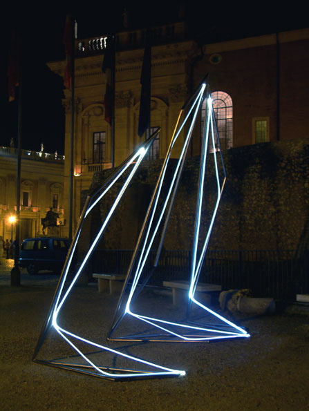 CARLO BERNARDINI, Divisione dell'Unità Visiva 2002 Acciaio, fibre ottiche, mt h 4x3x4,5, Viale dei Platani, Castellanza(VA).