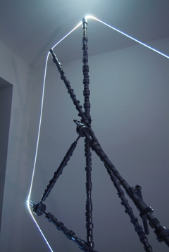 CARLO BERNARDINI, Stati di Illuminazione 2005, acciaio inox e fibra ottica, mt h 4x1,5x1; Ariis di Rivignano (UD), Villa Ottello Savorgnan.