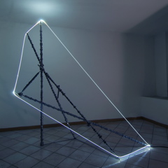 CARLO BERNARDINI, Linea di Luce 2003, acciaio inox e fibre ottiche, mt h 4x1,50x1, Roma, Ministero degli Affari Esteri.