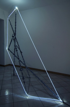 CARLO BERNARDINI, Catalizzatore di Luce  2007, fibre ottiche e acciaio inox; h cm 260x90x280, Pavia, Museo Civico, Castello Visconteo.