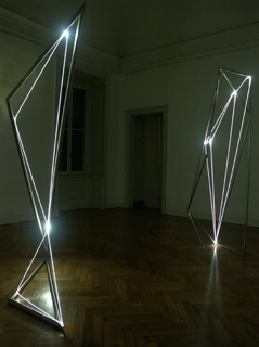 CARLO BERNARDINI, Linea di Luce 2003 Acciaio, fibre ottiche, mt h 4x2x5, Piazza del Campidoglio, Roma.