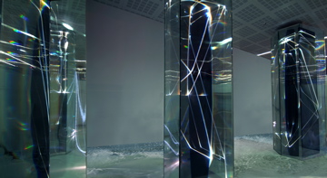 CARLO BERNARDINI, LIGHT WAVES 2008; Prismi in vetro stratificato, fibre ottiche, superficie olf, videoproiezione, audio mt h 3,40x8,50x2, Brindisi, Aeroporto del Salento.