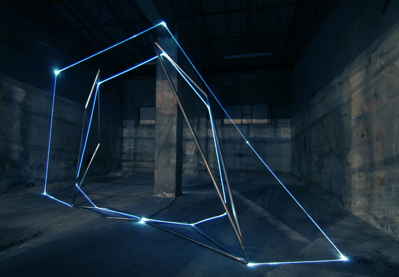 CARLO BERNARDINI, Accumulatore di Luce 2007, fibre ottiche e acciaio inox; h mt 3,5x8x7. Bollate-Milano, Fabbrica Borroni.
