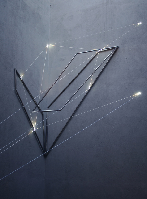 Carlo Bernardini, La Rivincita dell'Angolo 2011; fibre ottiche, acciaio inox (part.) mt h 18x3x4. MACRO Museo d'Arte Contemporanea di Roma.
