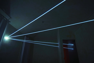 CARLO BERNARDINI, INTERRELAZIONI NELLO SPAZIO 2008, Installazione in fibre ottiche mt h 3x7x10; Rivara (TO) Castello di Rivara.