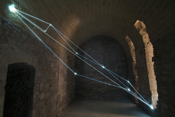 CARLO BERNARDINI, Catalizzatore di Luce 2007, fibre ottiche; h mt 3x5x4. Trani, Castello Svevo.