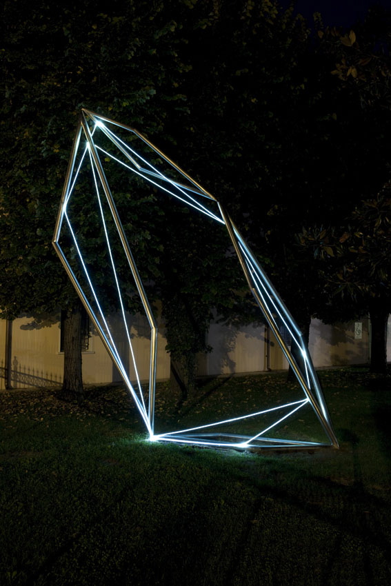 CARLO BERNARDINI, SPATIAL CODE 2009, Fiber optic, stainless steel, feet h 22x7x11. Twister, MAM Museo d’Arte Moderna, Gazoldo degli Ippoliti, Mantova (permanent work).