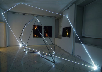 CARLO BERNARDINI BARBARA DEPONTI, INTERACTIONS strukturespacelight 2007  stainless steel, optic fibers, acrilic on paper retroillumination. Como, Milly Pozzi Gallery.