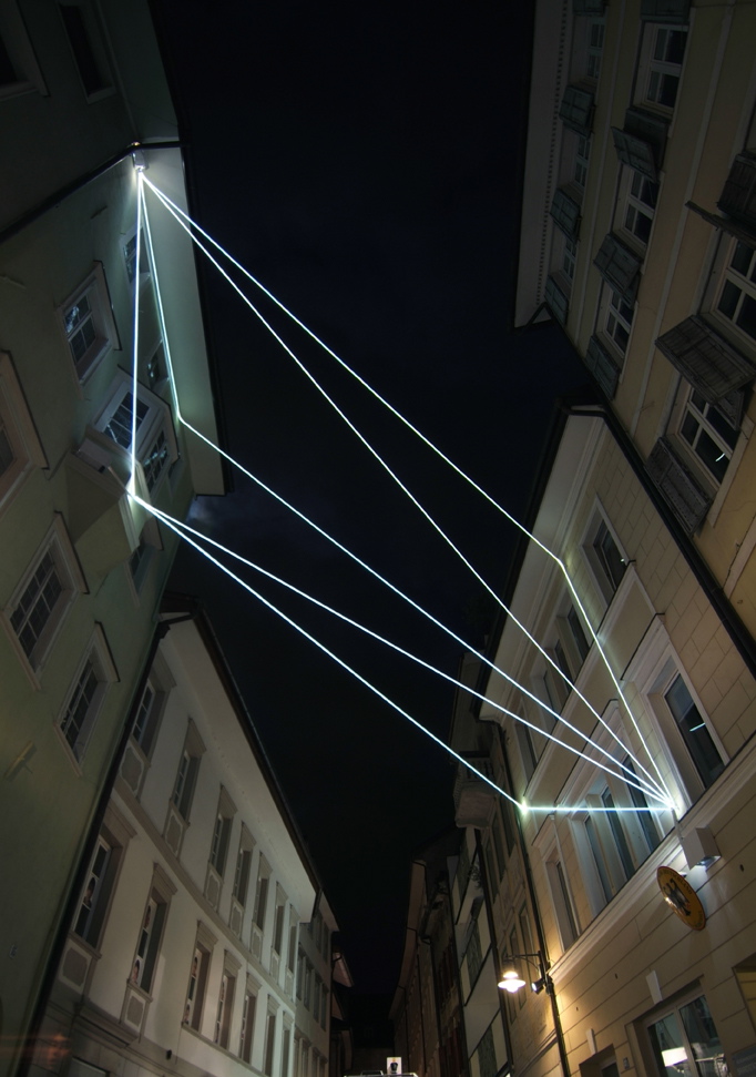 Carlo Bernardini, Raumzeichnung mit Licht 2010; optic fibers installation, mt h (from ground)16x7x12. Via Dr. Streiter, Bolzano.