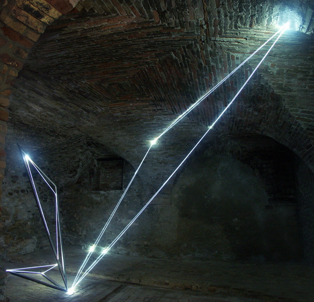 CARLO BERNARDINI, LIGHT CATALYST 2005, stainless steel, optic fibers, feet h 11x14x22 (one-dimensional vision). Castelbasso, Fondaco-Palazzo Pirocchi.