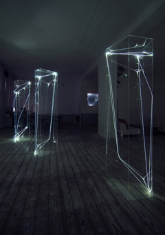 CARLO BERNARDINI, SPAZI PERMEABILI 2002-2006, Plexiglass trasparente e fibre ottiche, cm h 225x50x60 (ognuna), Grossetti Arte Contemporanea, Milano.