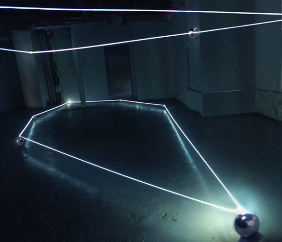 CARLO BERNARDINI, Event Horizon 2007, fibre ottiche, sfere in acciaio inox; mt h 4x13x10 (part.). New York, Swing Space, LMCC.