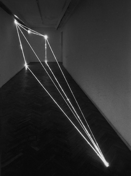 CARLO BERNARDINI, Divisione dell'Unità Visiva 1999, fibre ottiche, m h 3x12x2,5, Arsenal Gallery, Bialystok (Poland).