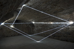 CARLO BERNARDINI, ACCUMULATORE DI LUCE 2008, Installazione ambientale in fibre ottiche, mt h 3x6x4. Triefenstein Homburg (Frankfurt), Kunst in Schloss Homburg.