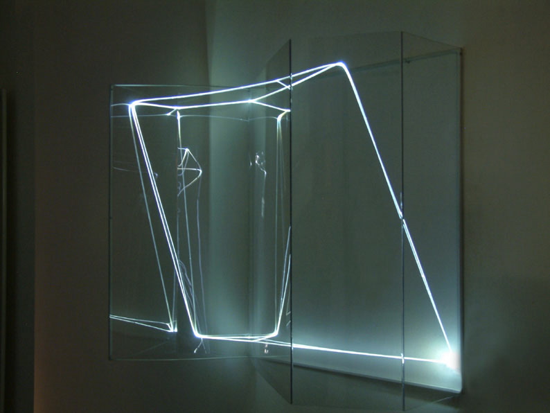 CARLO BERNARDINI, Virtual Volums 2001, fibre ottiche, plexiglass, cm h 100x40x135