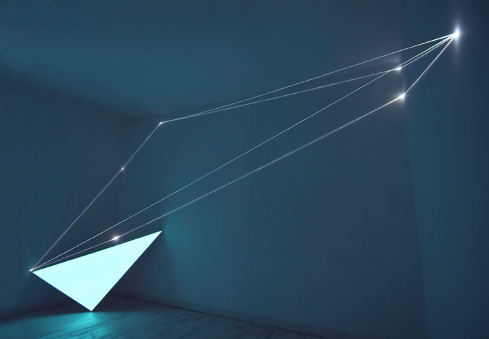CARLO BERNARDINI, CATALIZZATORE DI LUCE 2005, fibre ottiche e suferficie elettroluminescente autoalimentata, H mt 3x6x2, Roma, Galleria Il Sole Arte Contemporanea