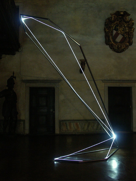 CARLO BERNARDINI, STATI DI ILLUMINAZIONE 2005, acciaio inox e fibra ottica, h cm 400x150x100; Gorizia, Castello di Gorizia