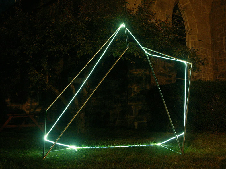 CARLO BERNARDINI, SPACE DRAWING 2005, acciaio inox e fibra ottica, h cm 260x150x300. Great Barrington USA, Sculpture in the public arena, Main Street