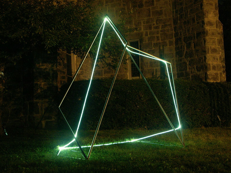 CARLO BERNARDINI, SPACE DRAWING 2005, acciaio inox e fibra ottica, h cm 260x150x300; Great Barrington USA, Sculpture in the public arena, Main Street