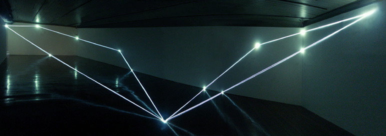 SPAZIO PERMEABILE 2004 Fibre ottiche, mt h 4x11x25, (punto di vista bidimensionale)Museo Passo Imperiale, Rio de Janeiro.