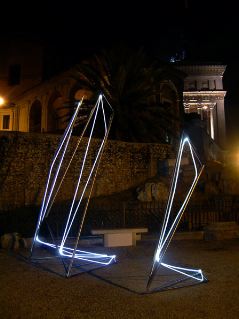 LINEA DI LUCE 2003 Acciaio, fibre ottiche, mt h 4x2x5, Piazza del Campidoglio, Roma.