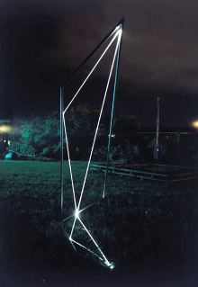 SPACE DRAWING 2002 Acciaio, fibre ottiche, mt h 3x1x1, Sculpture Space, Utica, New York 