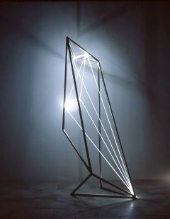 SPAZIO PERMEABILE 2002 Acciaio, fibre ottiche, cm h 150x50x50.